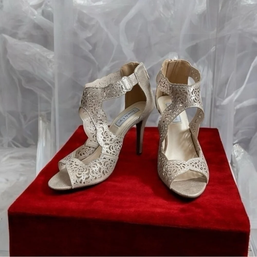 Touch Ups Margot Gold Beige Perforated Heeled Sandals Women’s Size 8.5